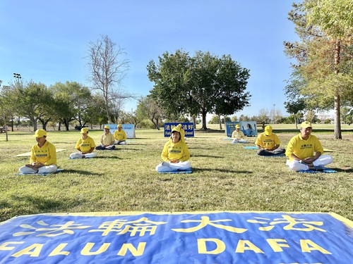 Image for article Falun Dafa Practitioners in Las Vegas Wish Master A Happy Mid-Autumn Festival