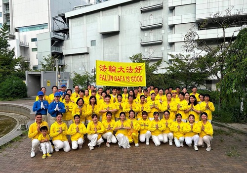 Image for article Falun Dafa Practitioners in Japan Respectfully Wish Master Li Hongzhi a Happy Mid-Autumn Festival