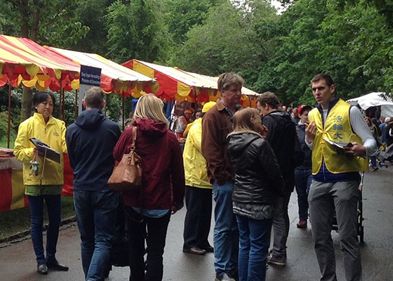 Image for article Scotland: Introducing Falun Gong at the Glasgow Festival