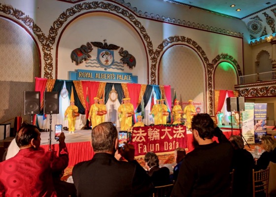 Image for article New York Waist Drum Team Welcomed at New Jersey Christmas Celebration