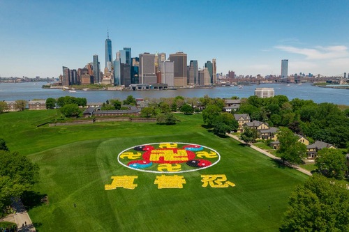 Image for article New York: 5,000 Practitioners Take Part in Character Formation Event on Governor's Island