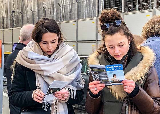 Image for article Activities in Stockholm, Sweden Draw Attention to Falun Gong: “We Absolutely Support You”