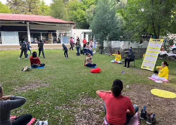 Image for article Mexico: Practitioners Share the Joy and Benefits of Falun Dafa