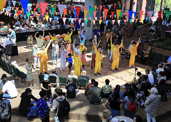 Image for article Canada: Pointe-Gatineau City Councilor Welcomes Falun Dafa to Asian Heritage Month Celebrations