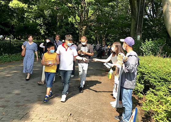 Image for article Tokyo: Practitioners Raise Awareness of Falun Dafa at the Vietnam Festival