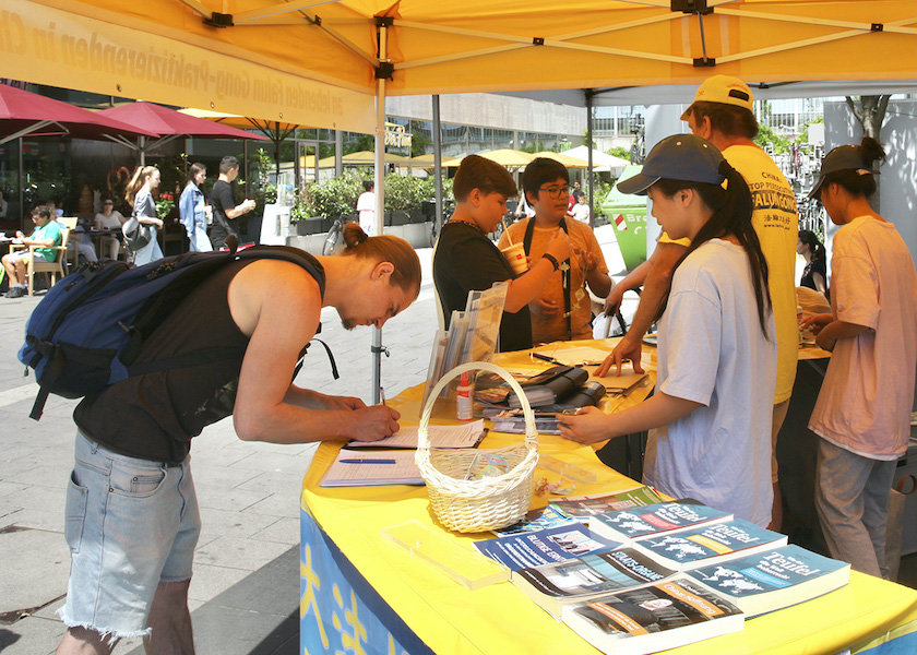 Image for article Germany: People in Munich Condemn the Persecution of Falun Gong