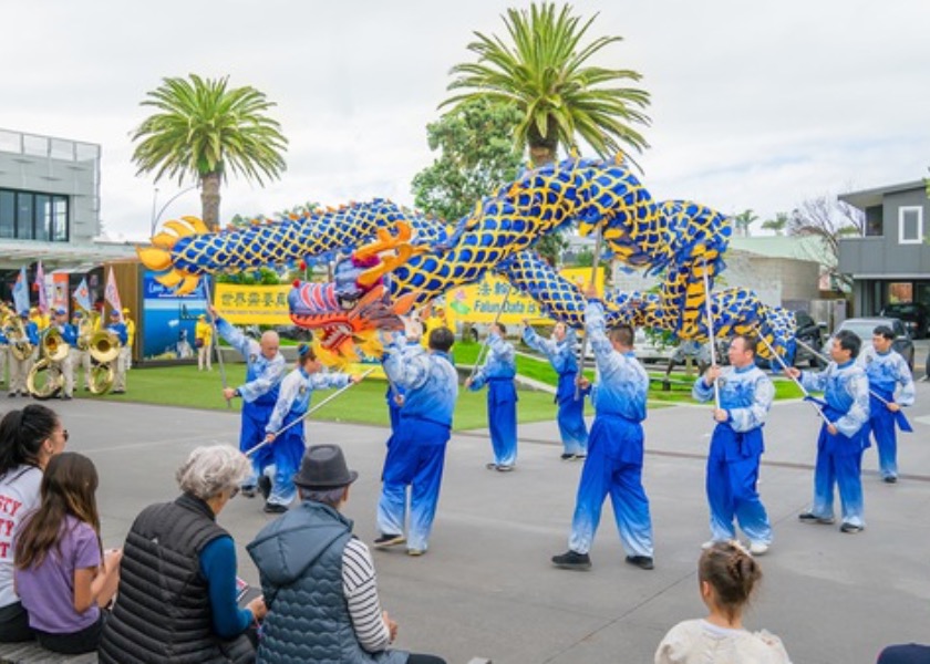 Image for article Tauranga, New Zealand: Residents Expressed the Importance of Truthfulness, Compassion, and Forbearance at Parade and Rally