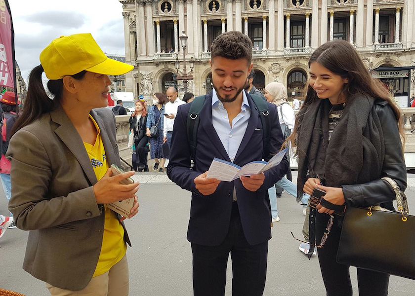 Image for article Parisian Actress: “I Support Falun Dafa. I Support Freedom and Peace.”