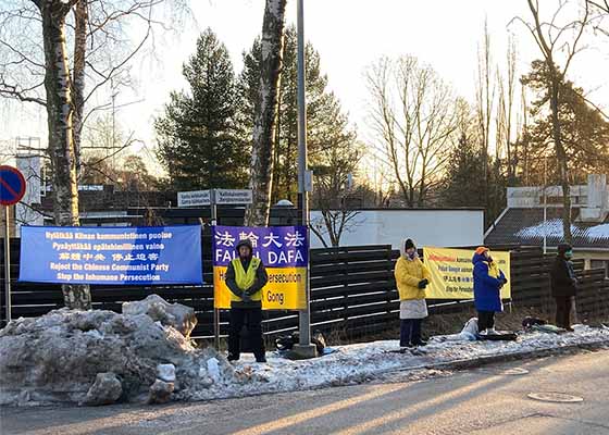 Image for article Helsinki, Finland: Practitioners Raise Awareness of Persecution in China on International Holocaust Remembrance Day