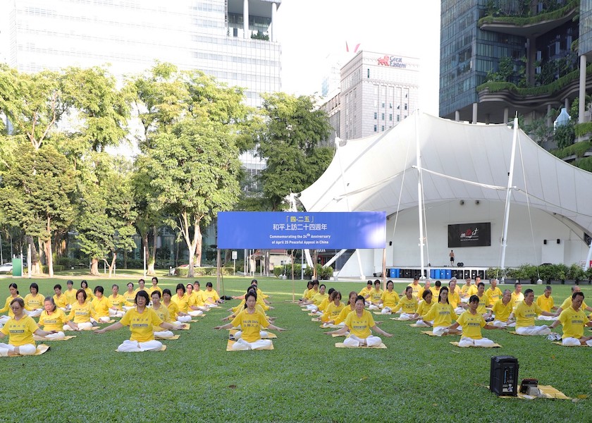 Image for article Singapore: Practitioners Commemorate April 25 Appeal and Raise Awareness of the Ongoing Persecution by the CCP