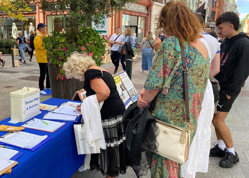 Image for article Dublin, Ireland: Chinese People Support Falun Dafa