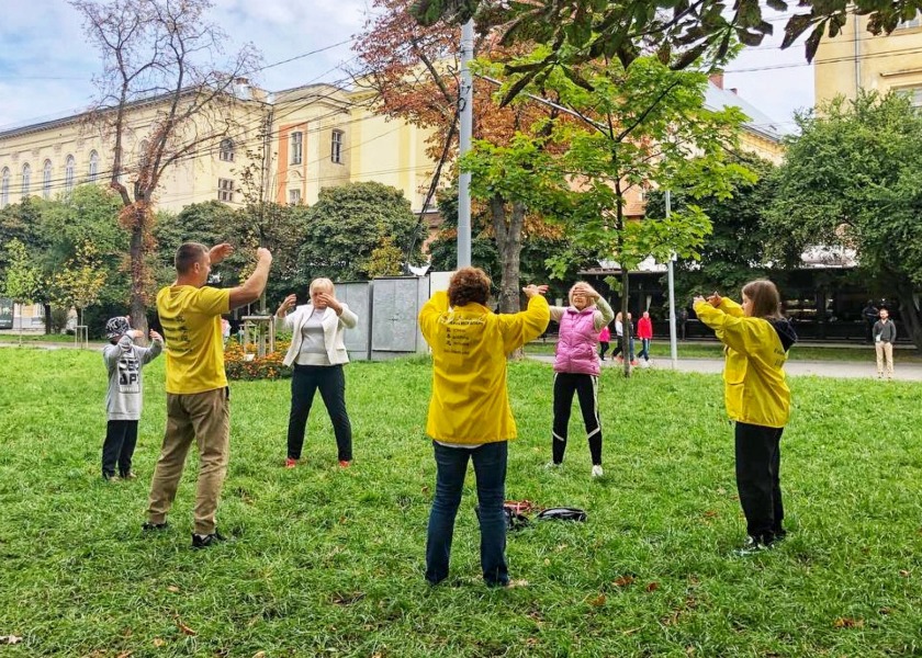 Image for article Ukraine: Peaceful Falun Dafa Exercises Resonate with the Public