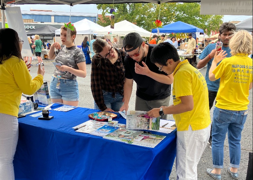 Image for article Missouri, U.S.: Sharing Falun Dafa at Celebration of Nations Festival