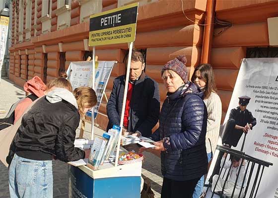 Image for article Brasov, Romania: People Condemn the CCP, “These Crimes and Persecution Against People’s Morality Must Stop”