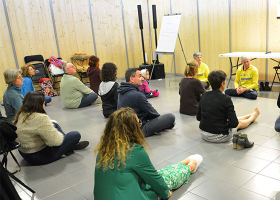 Image for article Western France: Falun Dafa Welcomed at Health Expo and Nursing Home