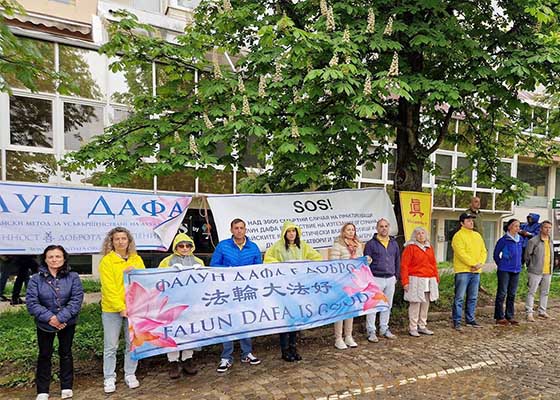 Image for article Sofia, Bulgaria: Peaceful Protest Outside Chinese Embassy Marks 25 Years Since the April 25 Appeal