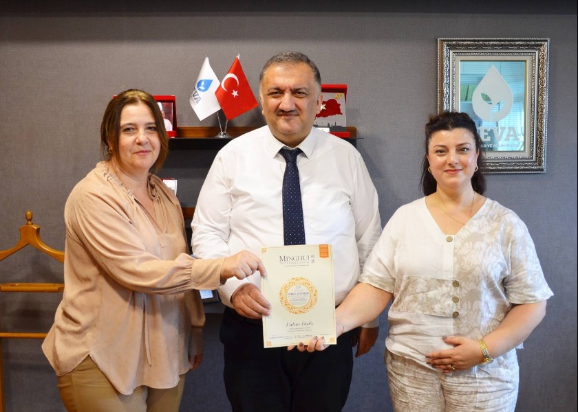 Image for article Turkey: Practitioners Introduce Falun Dafa to Members of Parliament