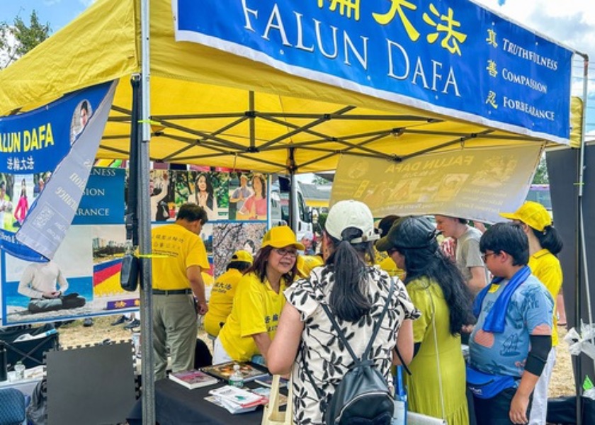 Image for article Massachusetts, U.S.A.: Introducing Falun Gong at the Celebrate Burlington Event