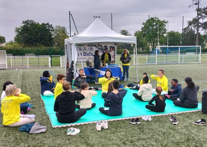 Image for article France: Introducing Falun Gong at a Community Sports Event