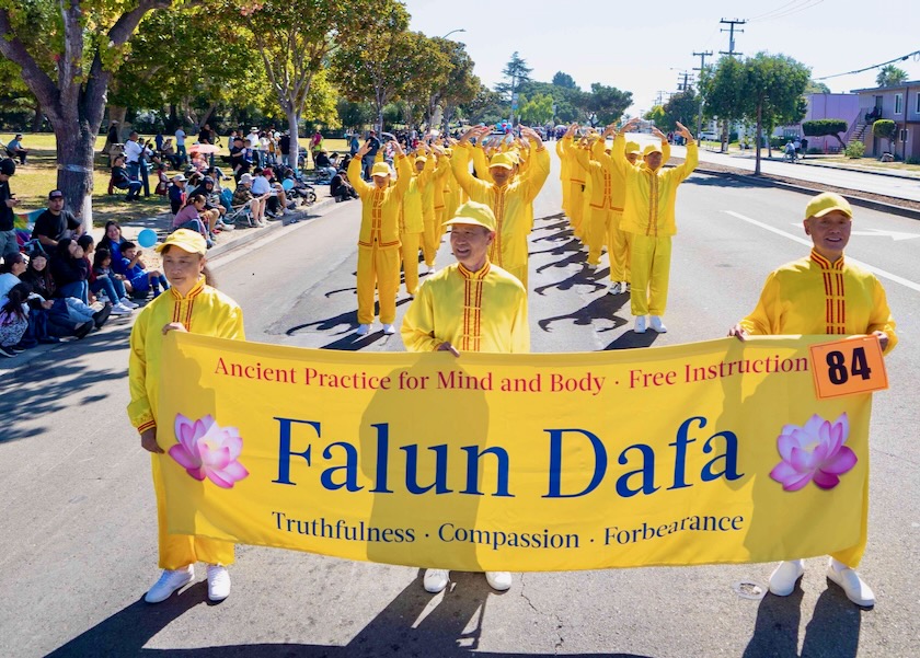 Image for article California: People Appreciate Falun Dafa’s Positive Messages in Newark’s Birthday Parade