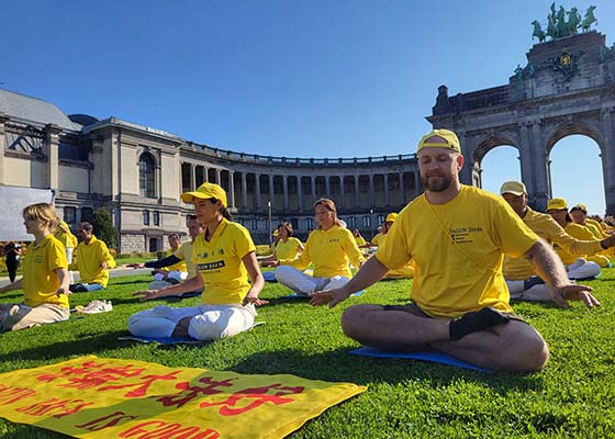 Image for article Practitioners Describe How Falun Dafa Improved Their Lives During Event in Belgium