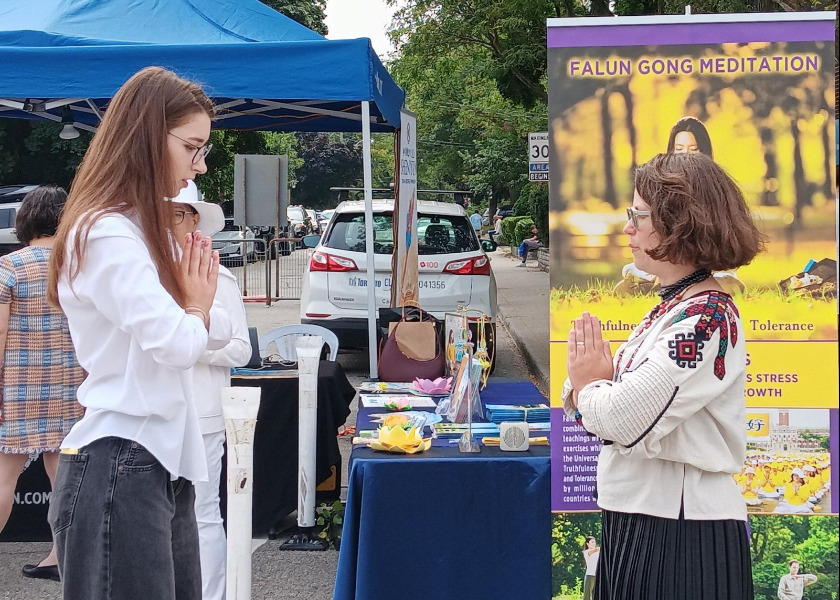 Image for article Canada: Introducing Falun Dafa at the Ukrainian Festival in Toronto